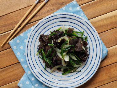 Asya gıda kızarmış ağaç kulak mantar ve sebze