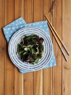 Asya gıda kızarmış ağaç kulak mantar ve sebze