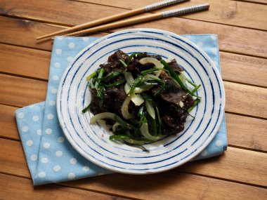 Asya gıda kızarmış ağaç kulak mantar ve sebze