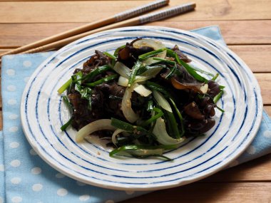 Asya gıda kızarmış ağaç kulak mantar ve sebze