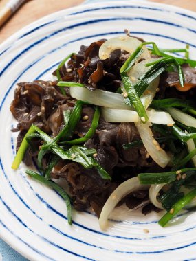 Asya gıda kızarmış ağaç kulak mantar ve sebze