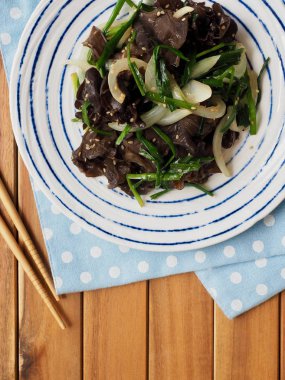 Asya gıda kızarmış ağaç kulak mantar ve sebze