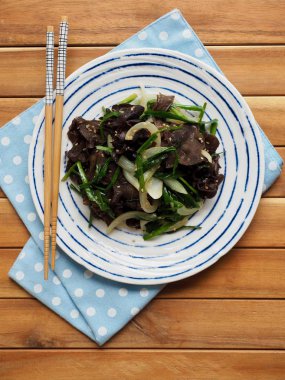 Asya gıda kızarmış ağaç kulak mantar ve sebze