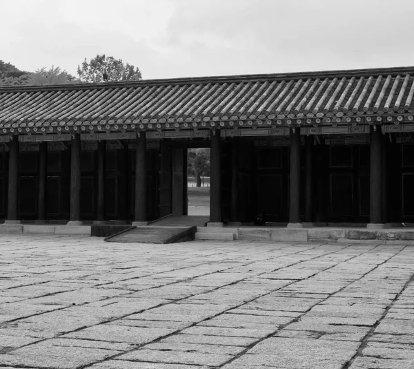 Palacio Tradicional Coreano Changgyeonggung Edificio Tradicional Monocromo Fotografias —  Fotos de Stock