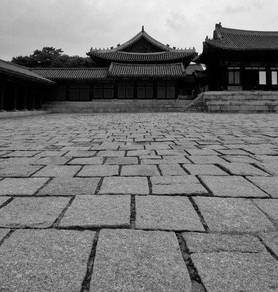 Palácio Tradicional Coreano Changgyeonggung Edifício Tradicional Monocromático Fotografias — Fotografia de Stock