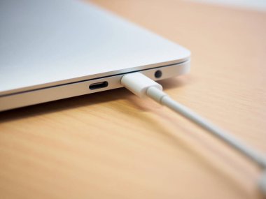 Laptop ve usb portu, bilgisayar aygıtı