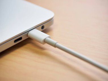 Laptop ve usb portu, bilgisayar aygıtı