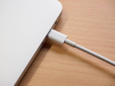 Laptop ve usb portu, bilgisayar aygıtı