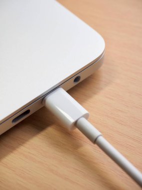 Laptop ve usb portu, bilgisayar aygıtı