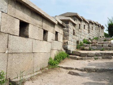 Kore Geleneksel Mimari Kale Duvar