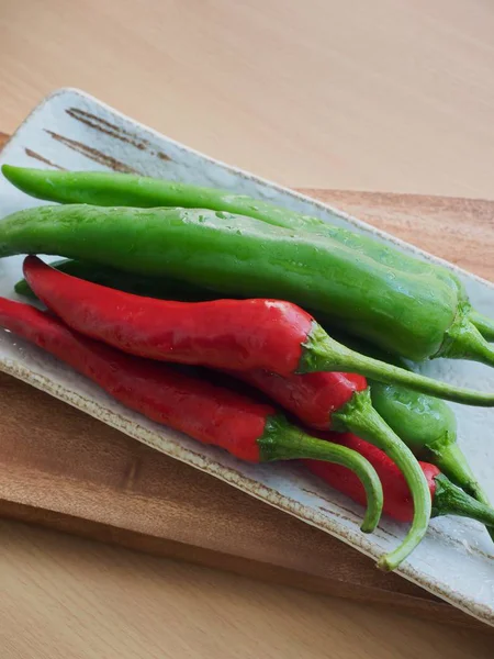Κορεάτικα Φρέσκα Βιολογικά Λαχανικά Κόκκινο Πιπέρι Και Πράσινη Πιπεριά — Φωτογραφία Αρχείου