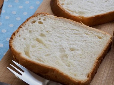 Tüm buğday ekmeği ve düz ekmek