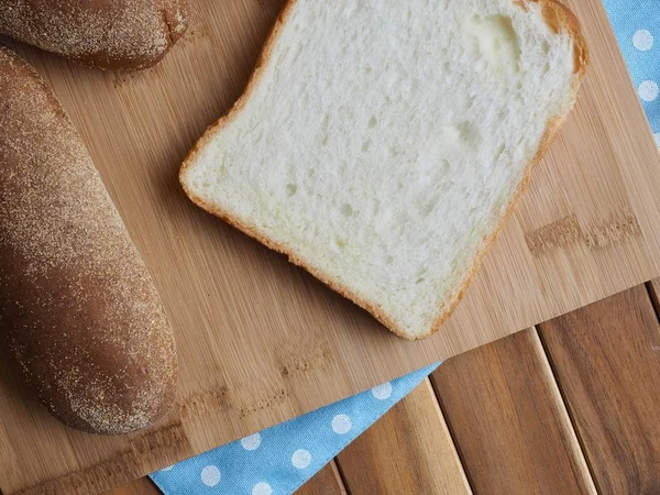 Tüm Buğday Ekmeği Düz Ekmek — Stok fotoğraf
