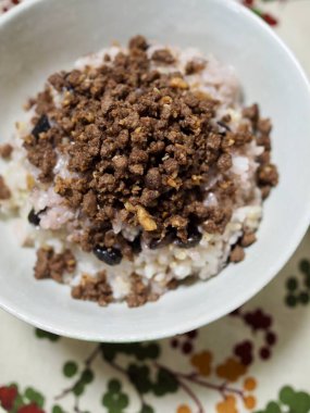 Kore yemeği kızartılmış sığır pirinci.