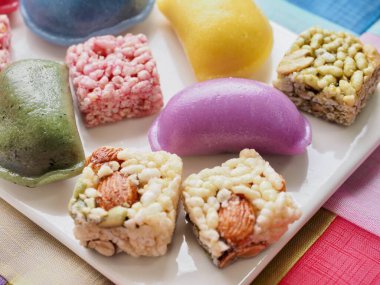 Kore yemeği Songpyeon, yarım ay şeklinde pirinç keki, Tatlı RicePuff, Chuseok yemeği.