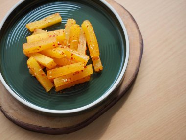 Asya mezesi, turp turşusu, meze.