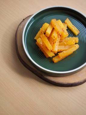 Asya mezesi, turp turşusu, meze.