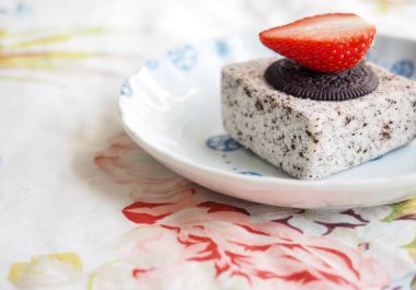 Kore Geleneksel Yemekleri Çikolatalı Kurabiye Pirinç Keki ve Çilekli