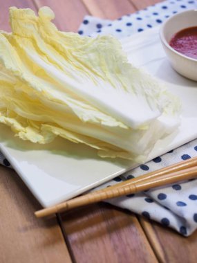 Kore taze organik sebze lahanası ve Kochujang