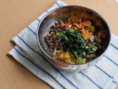 Kore yemeği Biftek ve sebze bibibimbap