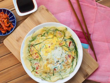 Kore usulü sebzeli krep ve Soya sosu, Pajeon.