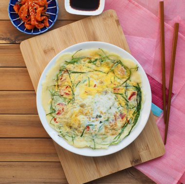 Kore usulü sebzeli krep ve Soya sosu, Pajeon.