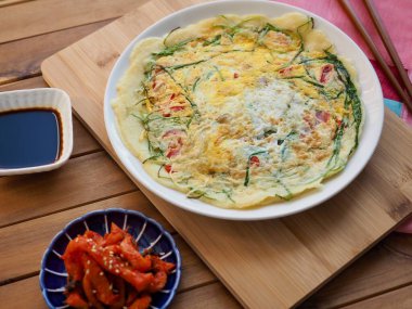 Kore usulü sebzeli krep ve Soya sosu, Pajeon.