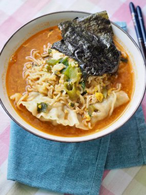 Asya yemekleri hazır erişte ve sebze