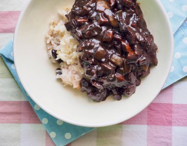 Kore yemeği Jjajangbap, kara soya sosu.