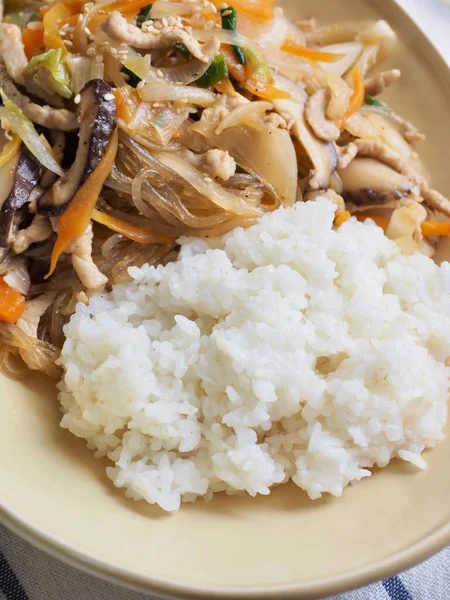 Makanan Tradisional Korea Mie Sayur Goreng Dan Nasi Putih Japchae — Stok Foto