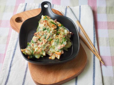 Kore geleneksel sebzeli gözleme, Pajeon,