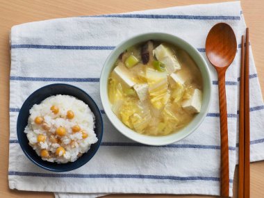 Asya yemekleri Beyaz pirinç ve Cicer arietinum, Miso Çorbası