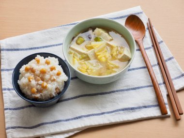 Asya yemekleri Beyaz pirinç ve Cicer arietinum, Miso Çorbası