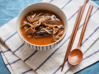 Geleneksel Kore yemeği Yukgaejang, Biftek çorbası.