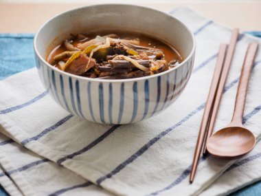 Geleneksel Kore yemeği Yukgaejang, Biftek çorbası.