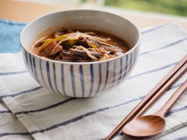 Geleneksel Kore yemeği Yukgaejang, Biftek çorbası.