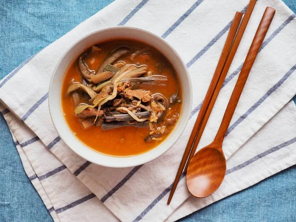 Geleneksel Kore yemeği Yukgaejang, Biftek çorbası.