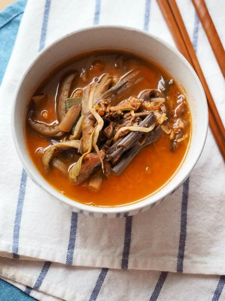 Geleneksel Kore yemeği Yukgaejang, Biftek çorbası.