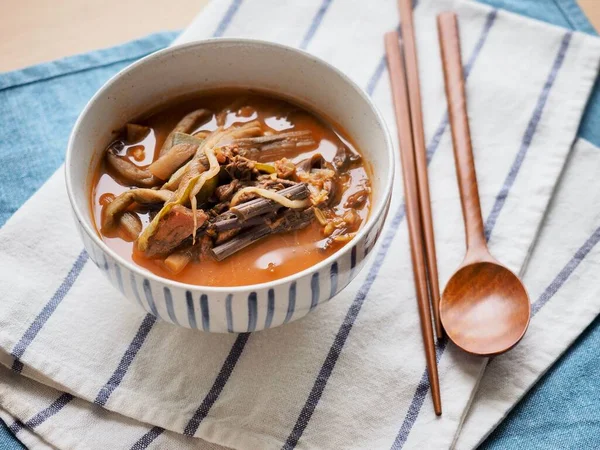 Geleneksel Kore yemeği Yukgaejang, Biftek çorbası.