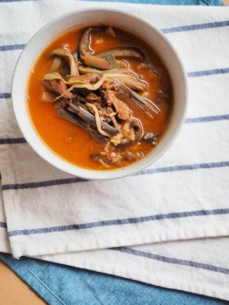 Geleneksel Kore yemeği Yukgaejang, Biftek çorbası.