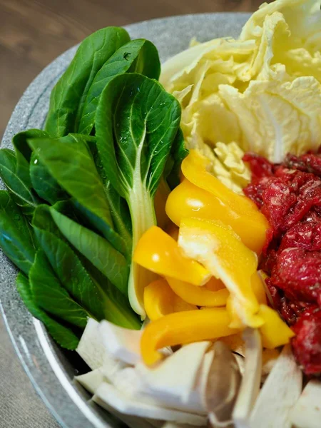 Kore geleneksel et sebze güveci.