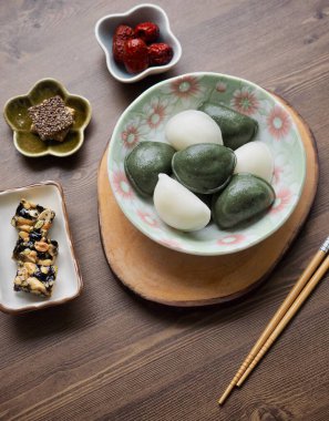 Kore yemekleri Songpyeon, yarım ay şeklinde pirinç keki, SweetRicePuffs, Jujube