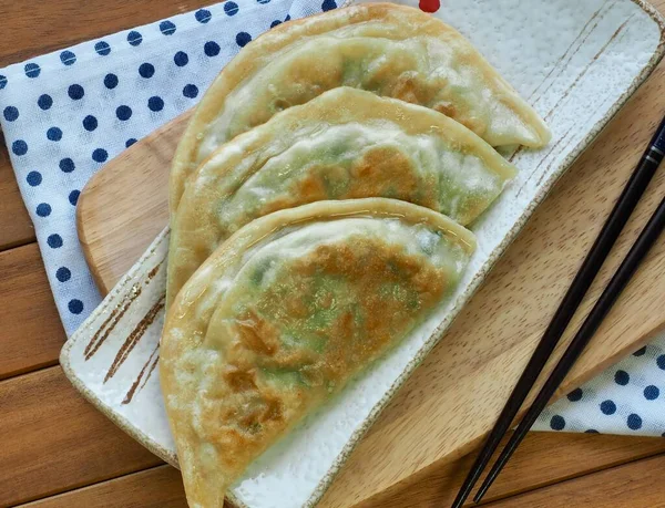 亚洲菜调味和 煎饺子 — 图库照片