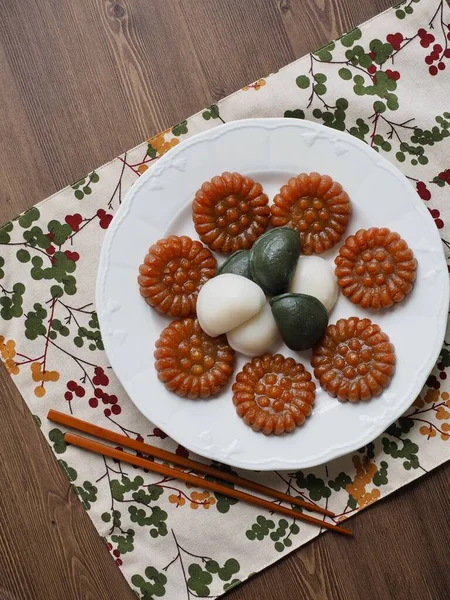 Kore yemekleri Songpyeon, bal dolgulu pirinç keki