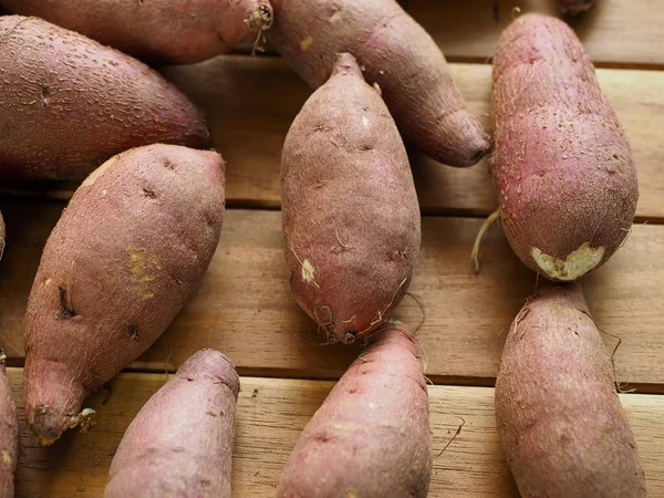 Frische Bio Wurzelpflanzennahrung Süßkartoffeln — Stockfoto