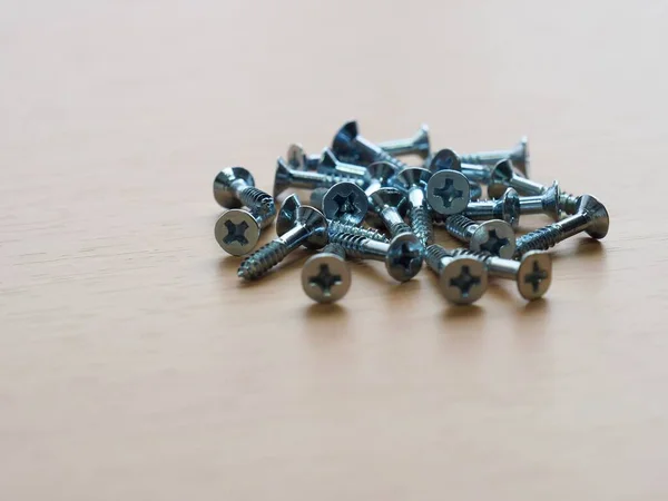 Fondo Tablero Madera Con Tornillos Plateados — Foto de Stock