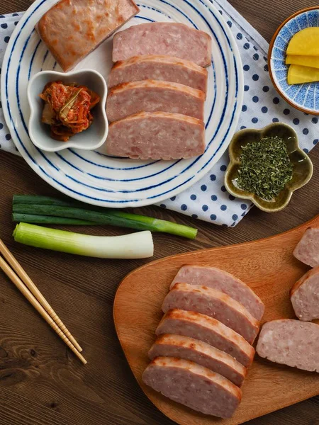 猪肉火腿 方块火腿 泡菜和腌制萝卜 — 图库照片