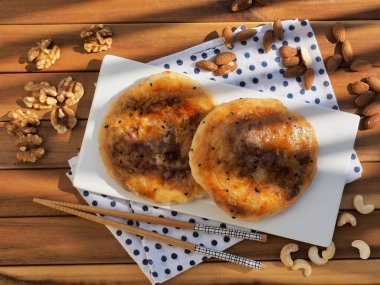 Asya yemeği Çin gözlemesi ve fındık