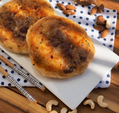 Asya yemeği Çin gözlemesi ve fındık