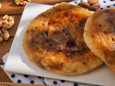 Asya yemeği Çin gözlemesi ve fındık